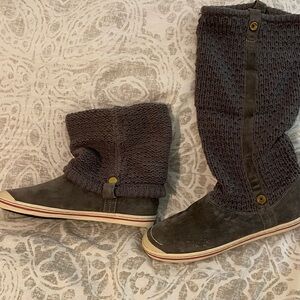 Simple Charcoal Knit Winter Boots NWT